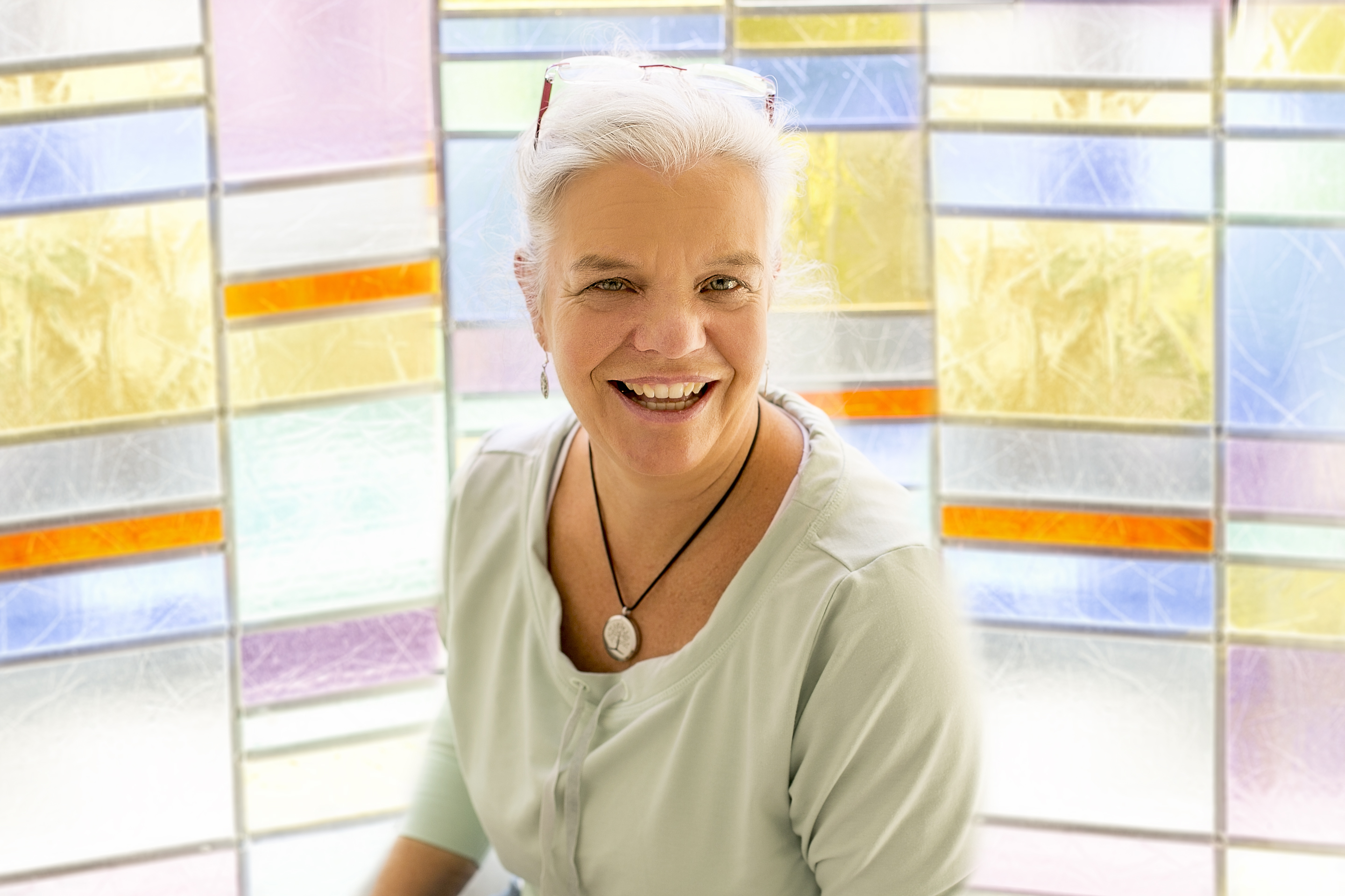 Heilwig Meyer in der Arbeit mit einem Baby